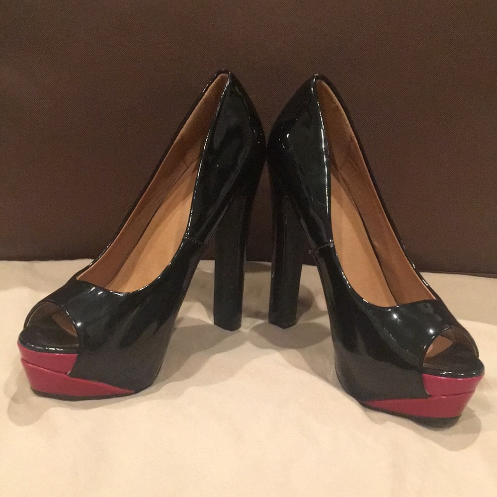 Black and pink pumps